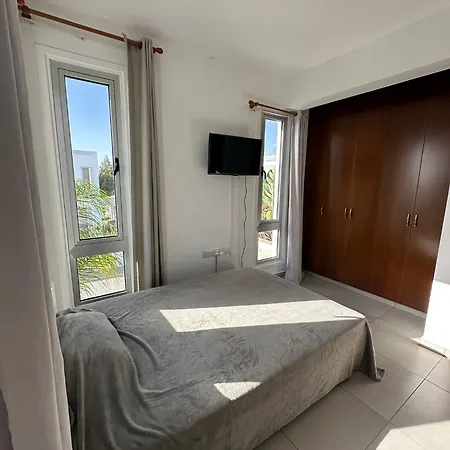Haus 2 Schlafzimmer Und Pool