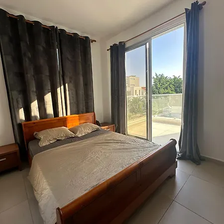 Haus 2 Schlafzimmer Und Pool Vilă