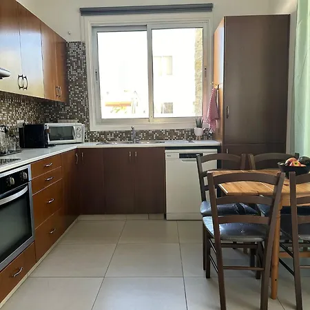 Haus 2 Schlafzimmer Und Pool Vilă *